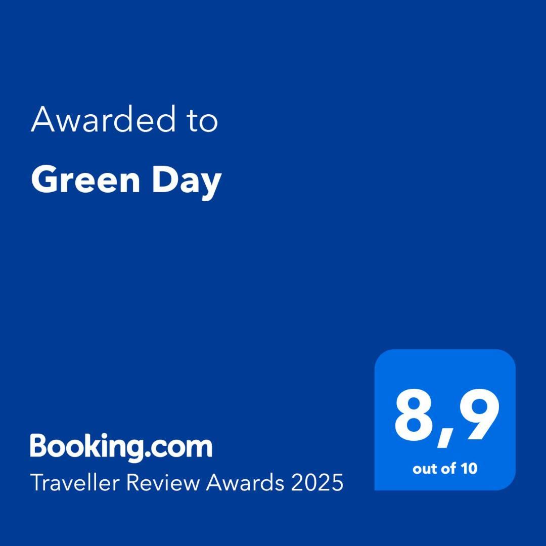 Green Day Новиград Екстериор снимка